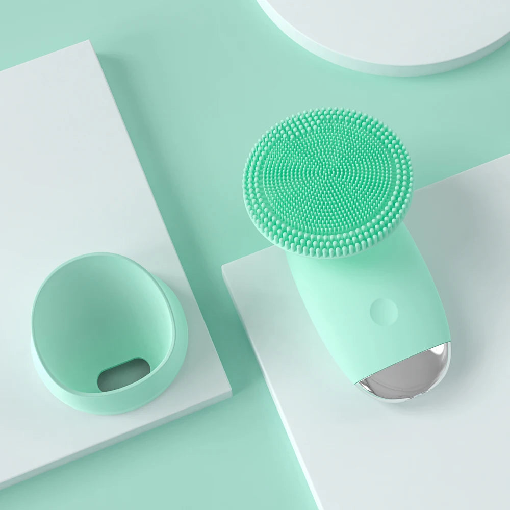 Electric Silicone Face Cleansing Brush Facial Scrubber Massager Sonic Vibration Waterproof Skin Care Tool for Pore Cleaning